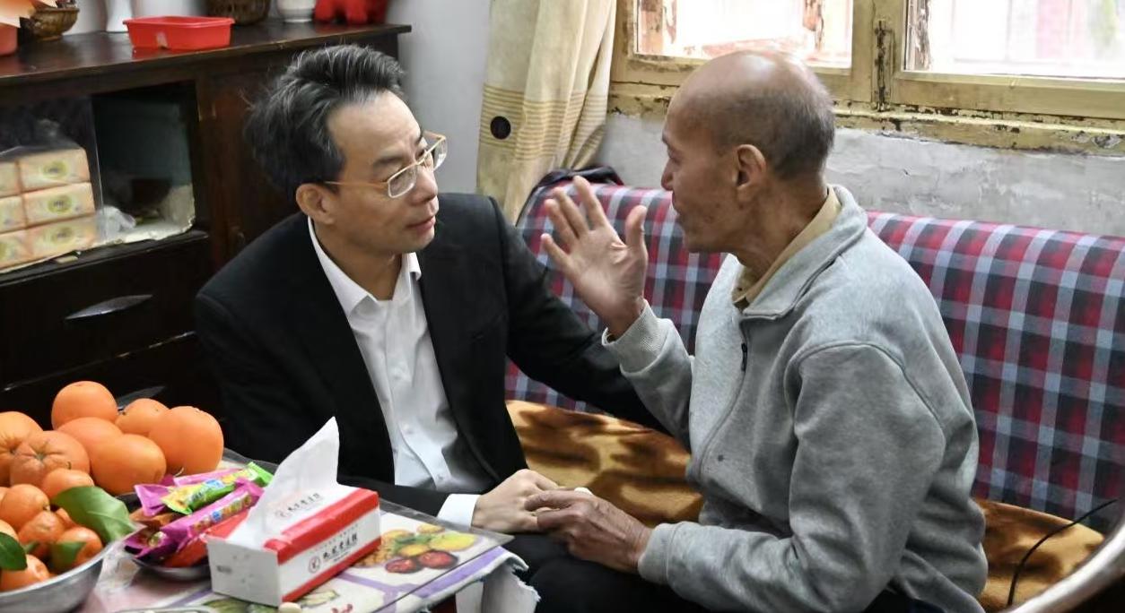 連小敏在湖南、上海走訪慰問歸僑僑眷及僑界代表人士