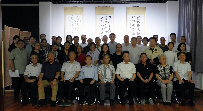 連小敏出席中國僑聯(lián)離退休黨員干部紀(jì)念抗戰(zhàn)勝利80周年書畫攝影展參觀活動(dòng)