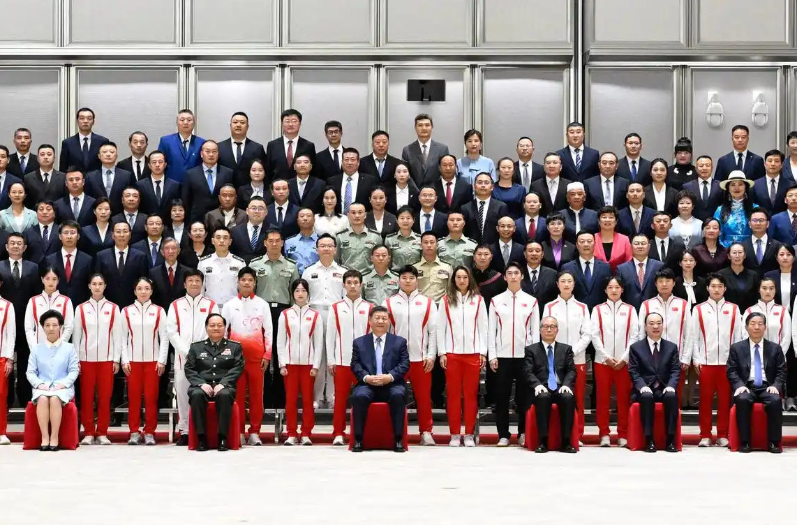 習近平接見全國群眾體育先進單位、先進個人代表和全國體育系統先進集體、先進個人代表