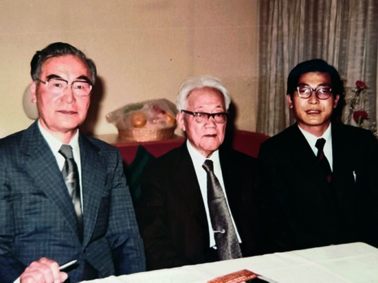 巴金會見《隨想錄》譯者石上韶左起石上韶、巴金、作者.jpg